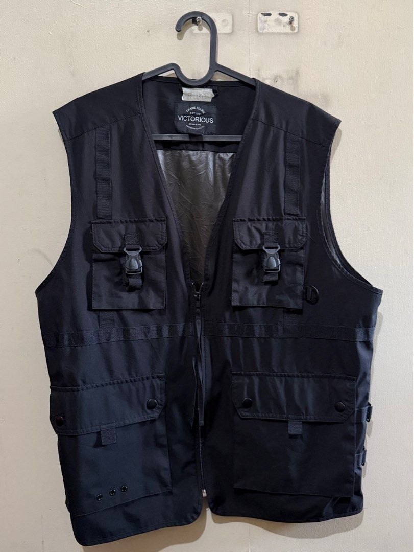 Black Vest (Category: Vests) located in Mandaluyong City. Submitted by rainieldc (Listing ID 1363354545, Image 1). Description: .