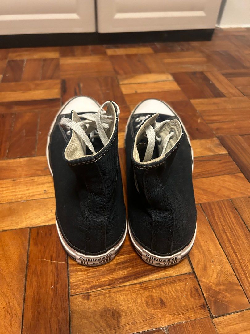 Converse High Cut Shoes (Category: Sneakers) located in Bacoor. Submitted by tugbits (Listing ID 1363469029, Image 3). Description: Details: US 8.5 Mens Condition: Check Last Two Pictures Rfs: Need Funds.
