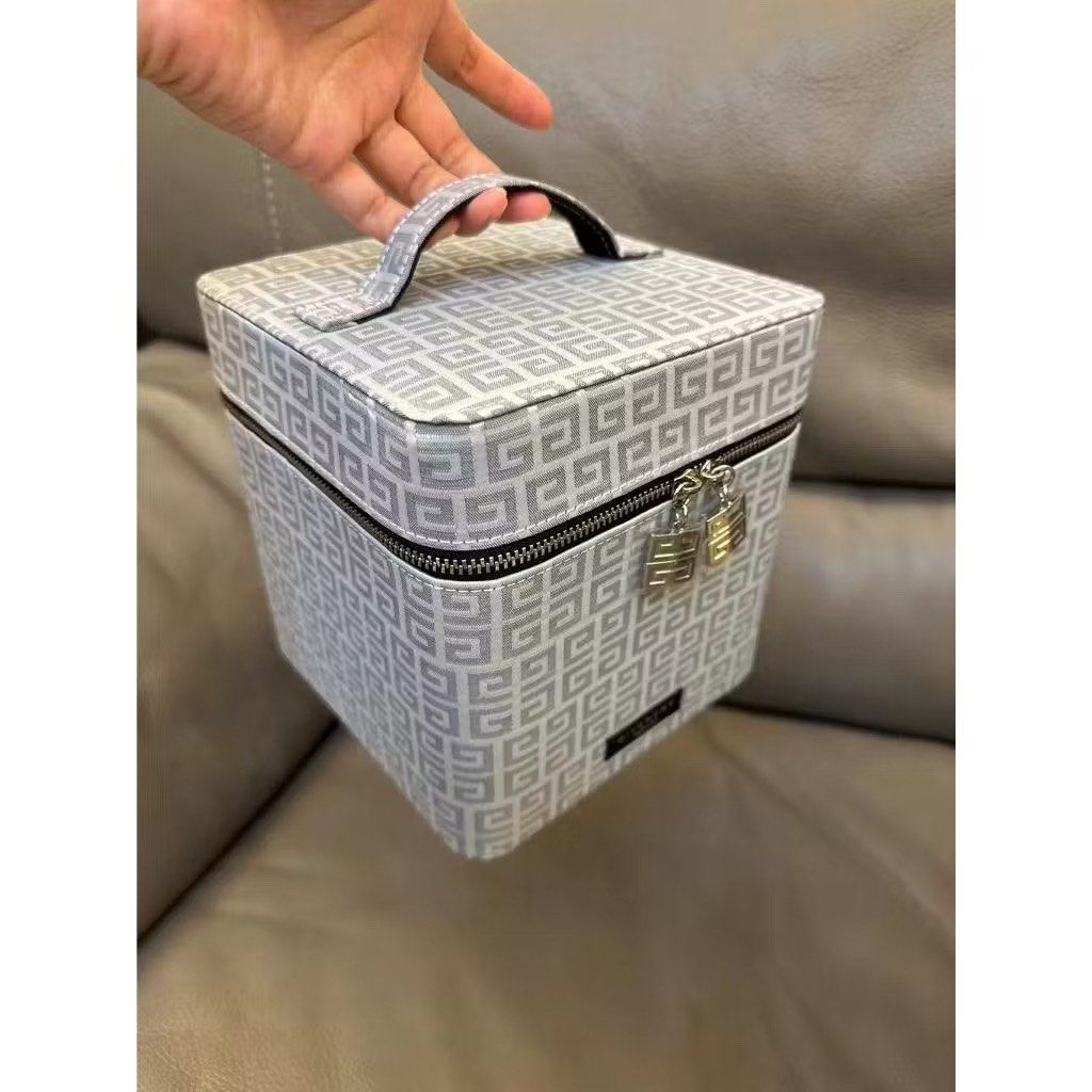 Cosmetic Storage Box VIP GIFT | GWP (Category: Makeup) located in Bulacan. Submitted by allysalvador11 (Listing ID 1363531987, Image 3). Description: Size: 16x16x17cm Due to manual measurement and different measurement methods, please allow 1-3cm deviation. PREORDER / Required 50% dp for reservation NO RUSH SHIPPING! If in doubt, don't buy! Pls read before ordering. Actual pic posted All prices are fixed. No haggling Strictly PAYMENT FIRST & Ship
