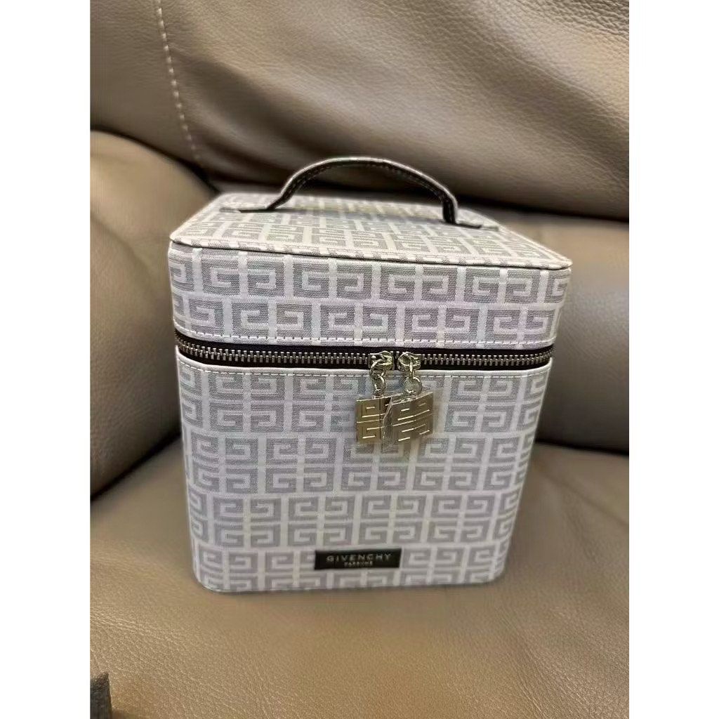Cosmetic Storage Box VIP GIFT | GWP (Category: Makeup) located in Bulacan. Submitted by allysalvador11 (Listing ID 1363531987, Image 2). Description: Size: 16x16x17cm Due to manual measurement and different measurement methods, please allow 1-3cm deviation. PREORDER / Required 50% dp for reservation NO RUSH SHIPPING! If in doubt, don't buy! Pls read before ordering. Actual pic posted All prices are fixed. No haggling Strictly PAYMENT FIRST & Ship