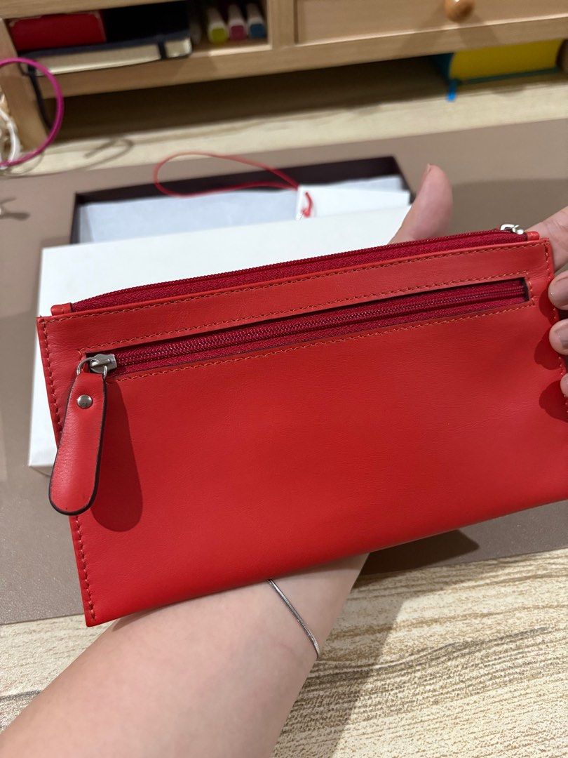 Fino Wallet Pouch Wristlet (Category: Purses & Pouches) located in Quezon City. Submitted by quiscloset_ (Listing ID 1363372657, Image 3). Description: .