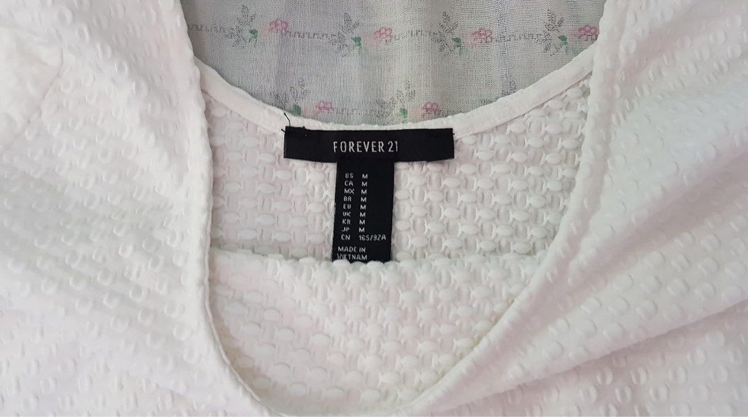 Forever 21 White Crop Top (Category: Longsleeves) located in Makati City. Submitted by mstrish (Listing ID 1363375527, Image 3). Description: PM for any queries!.
