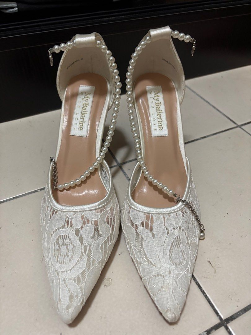 Heels (Category: Heels) located in Singapore. Submitted by waitwhathuh (Listing ID 1363477279, Image 1). Description: Used for wedding. Only used once. Kept for storage..
