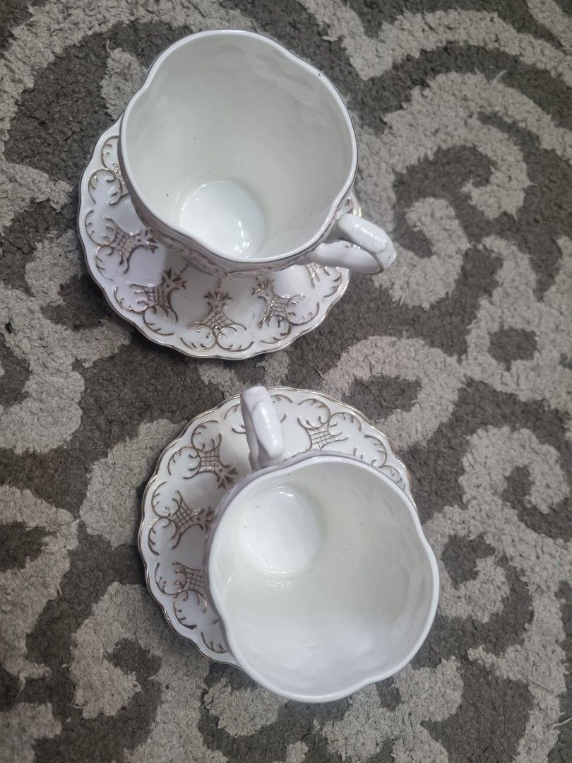 Hellokitty cup collectible vintage (Category: Coffee & Tea Tableware) located in Quezon City. Submitted by lylesofia (Listing ID 1363440946, Image 2). Description: 1200 per pair.