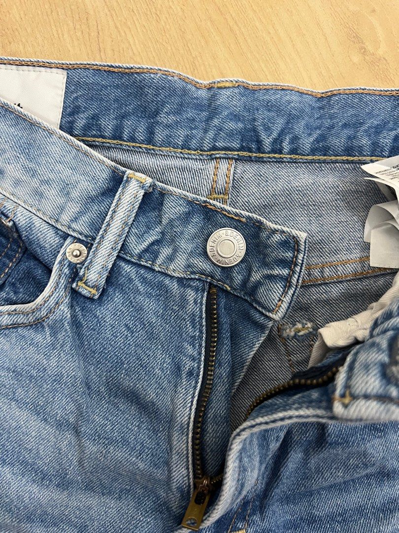 H&M Denim Shorts (Category: Shorts) located in Manila. Submitted by ccccccc08 (Listing ID 1363473679, Image 2). Description: Bought for ₱1299 for my hubby. Too small for him. Used once only. Price still negotiable..