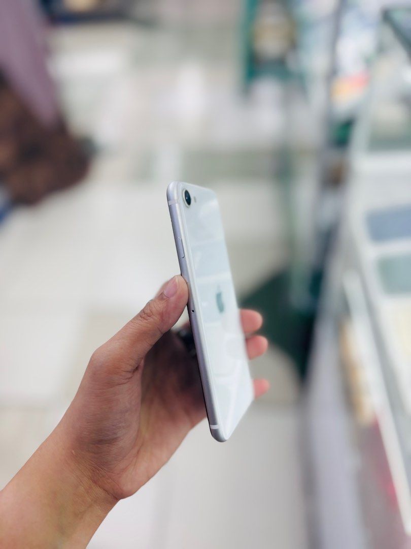 Iphone SE 2020 64GB 85Bh Openline no issues (Category: Others) located in San Juan City. Submitted by najihahtelecomshop2018 (Listing ID 1363495158, Image 2). Description: Legit Store | Original unit FOR SALE | TRADE / SWAP ▫️INSTALLMENT thru: 🔸Credit Card (straight / installment) 🔸Ggives / Gcredit + 6% interest 🔸Spay Later + 6% interest (RFS: Buy and Sell any kinds of Gadgets) Description: iPhone SE 2020 64gb ( other GB are also available) 85