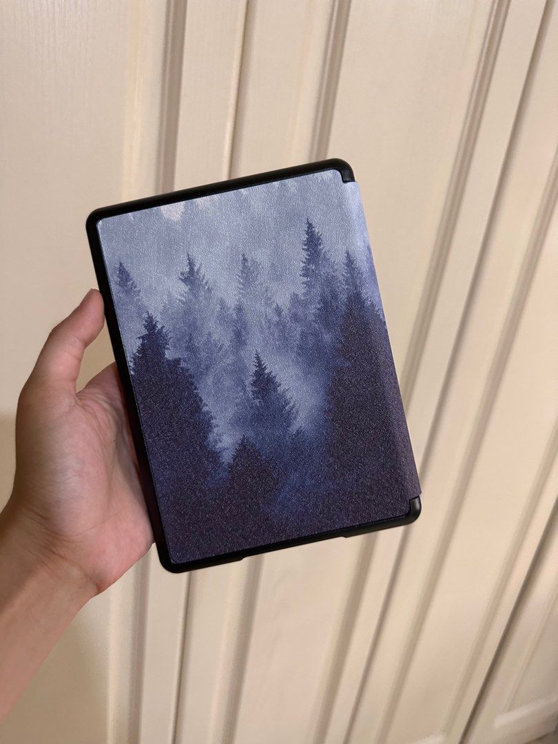 Kindle Paperwhite 6.8” Case (Category: Cases & Sleeves) located in Quezon City. Submitted by shopfinesse (Listing ID 1363358833, Image 1). Description: Never used! RFS: Wrong size.
