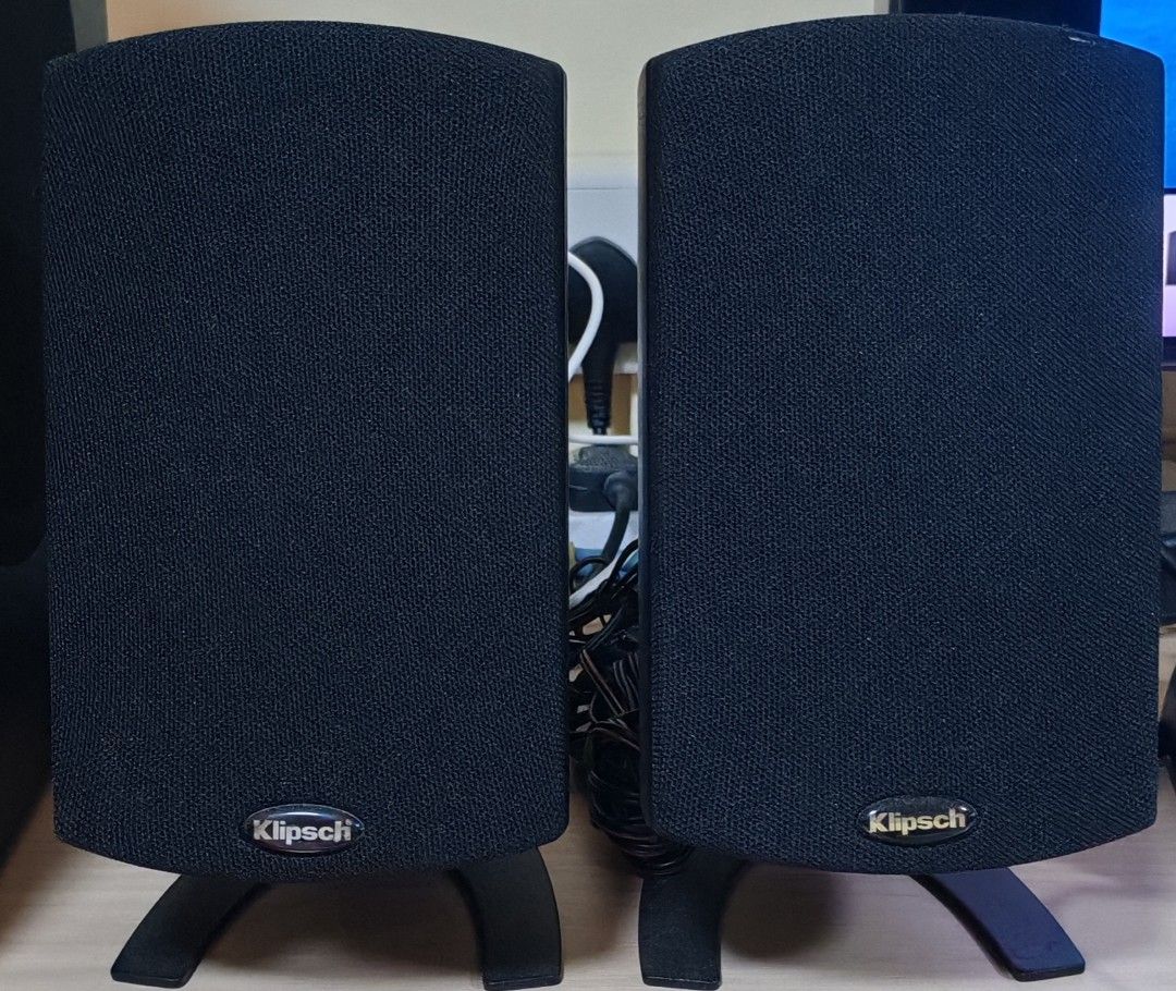 Klipsch Speakers Small (Category: Soundbars, Speakers & Amplifiers) located in Singapore. Submitted by j688sbond (Listing ID 1363407577, Image 1). Description: A set of klipsch speakers for sale for $30 The connectors are red and black cable which you plug into an amplifier. Meet up at Jurong my block to collect the item. Condition is good and tested working well..