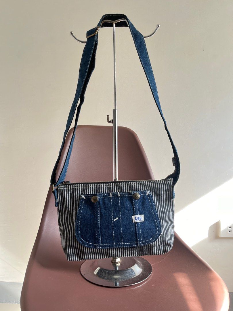Lee Denim Shoulder Bag (Category: Luxury Bags & Wallets) located in Dasmarinas. Submitted by bandananowheree (Listing ID 1363352346, Image 3). Description: Excellent to new condition No flaws All zippers are working .