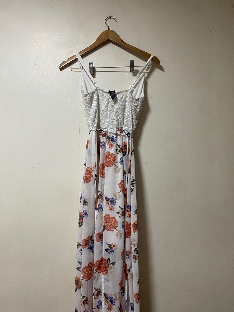 Maxi floral dress (Category: Dresses) located in Antipolo. Submitted by bluesklues_812 (Listing ID 1363516296, Image 2). Description: size xs but could fit in medium sized .