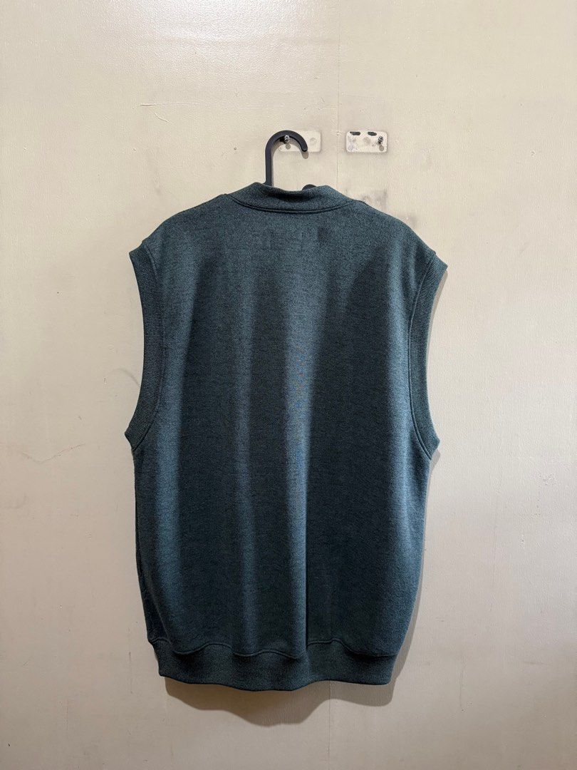 Muted Green Vest (Category: Coats, Jackets and Outerwear) located in Mandaluyong City. Submitted by rainieldc (Listing ID 1363354075, Image 3). Description: .