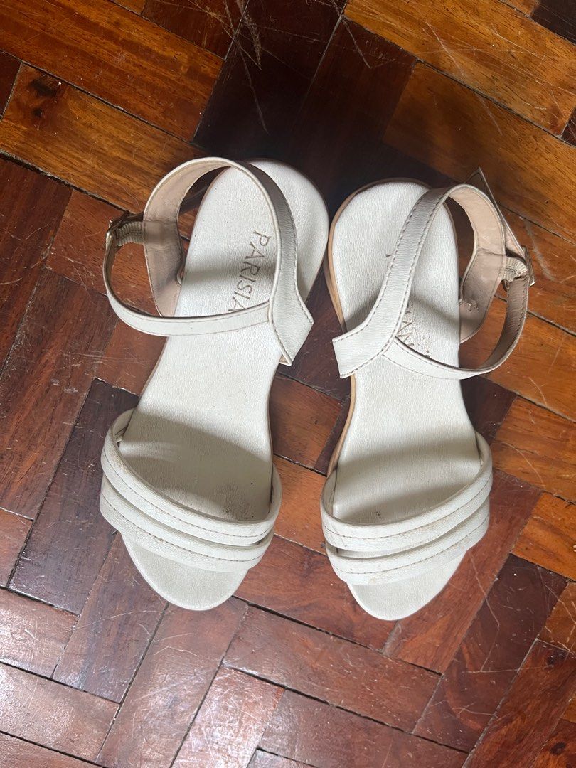 Parisian White Summer Wedges (Category: Wedges) located in Antipolo. Submitted by neveroldph (Listing ID 1363533907, Image 1). Description: Super lightweight and cute.