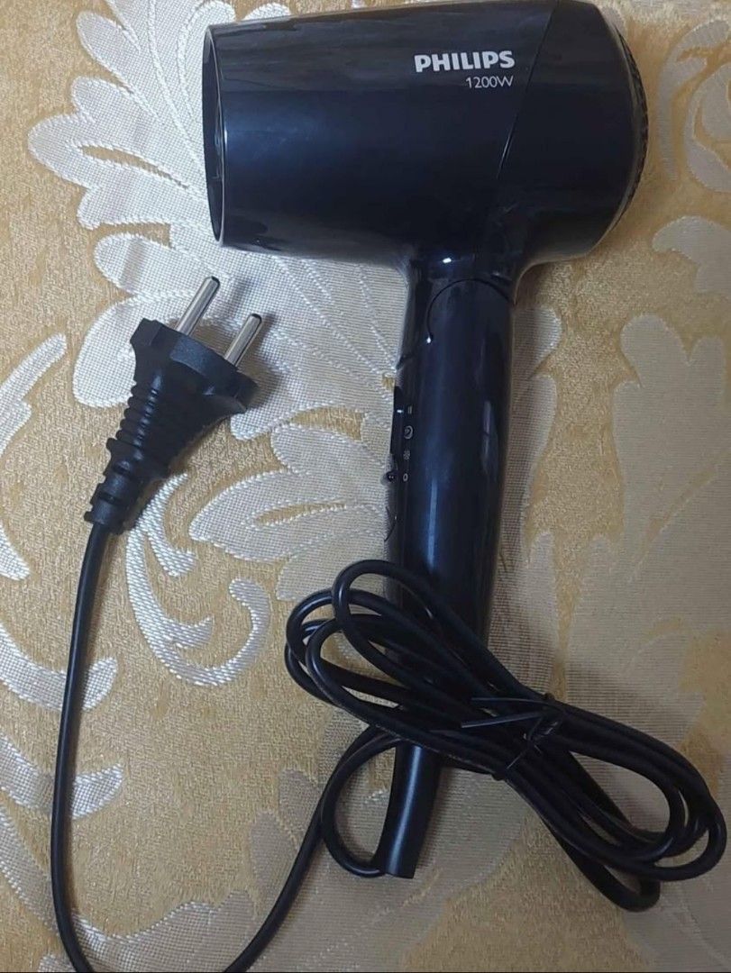 Philips Hair Dryer (Category: Hair) located in Santa Maria. Submitted by chona8 (Listing ID 1363415990, Image 1). Description: Hair Dryer Never used.
