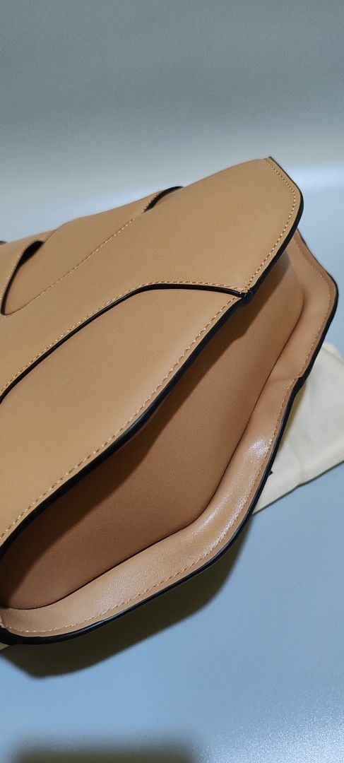 Polene nodde hobo bag (Category: Luxury Bags & Wallets) located in Quezon City. Submitted by liambags (Listing ID 1363355242, Image 3). Description: Polene nodde hobo bag no flaws with dust bag size L26cm x H28cm Kindly pm me.