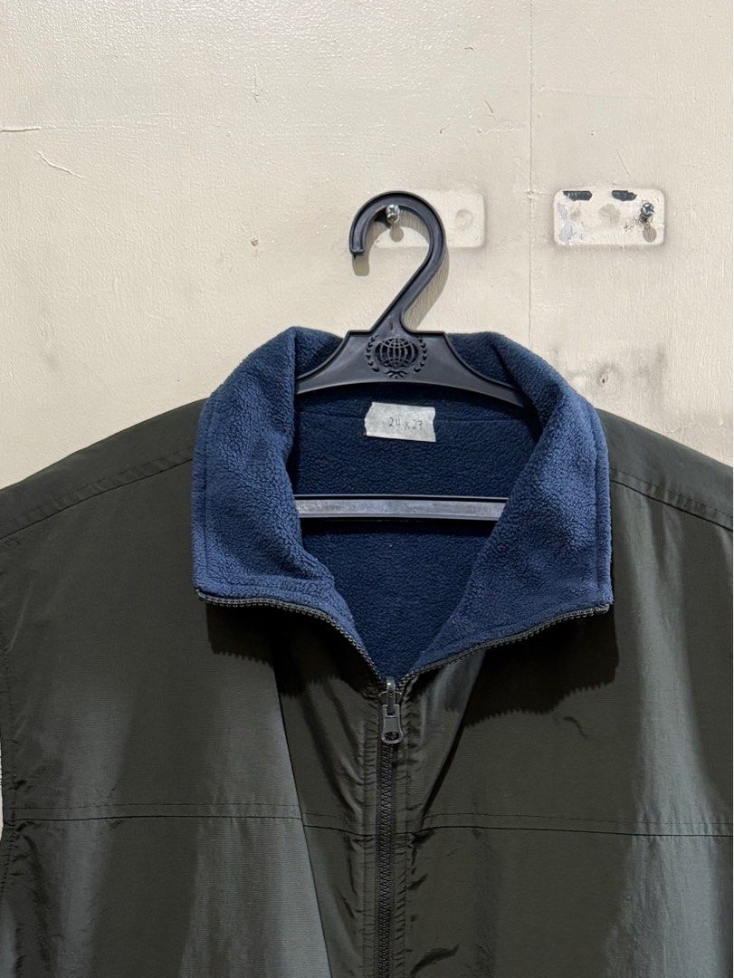 Reversible Vest (Category: Coats, Jackets and Outerwear) located in Mandaluyong City. Submitted by rainieldc (Listing ID 1363354468, Image 2). Description: No issue.