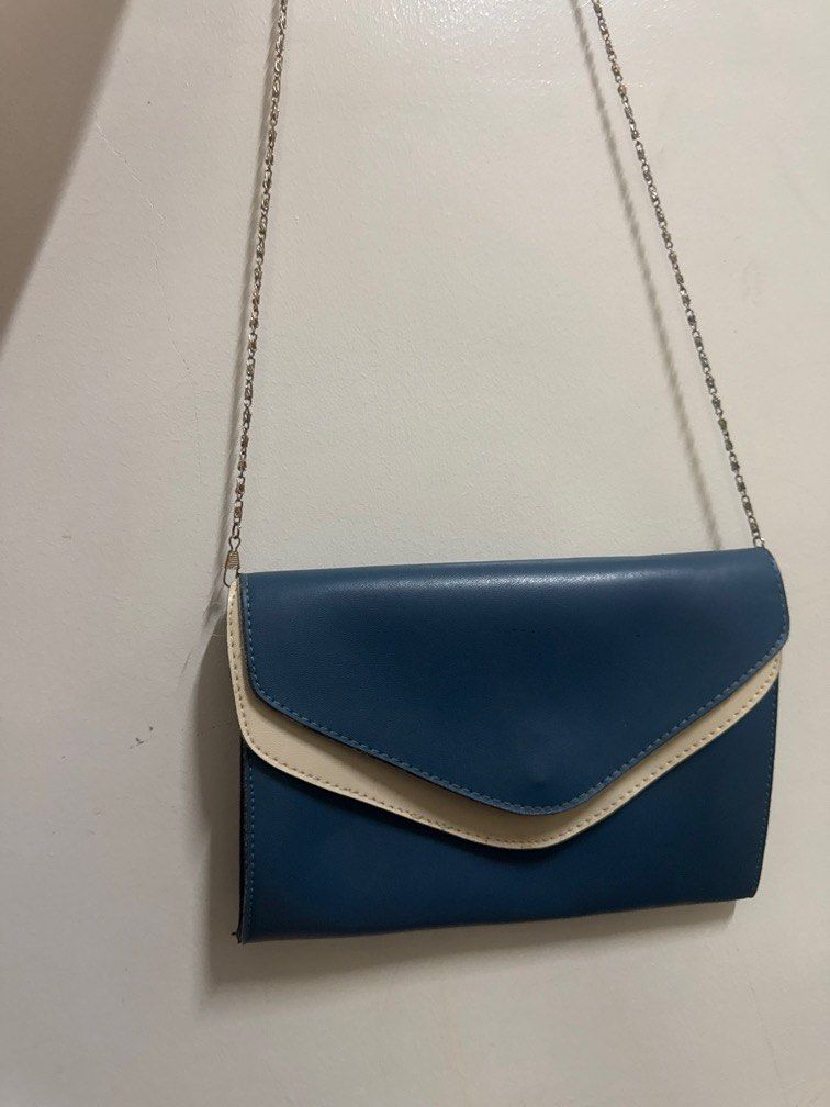 Shoulder Bag with chain strap (Category: Shoulder Bags) located in Balanga. Submitted by psyche1221 (Listing ID 1363386493, Image 1). Description: Bought in Hongkong but never used..