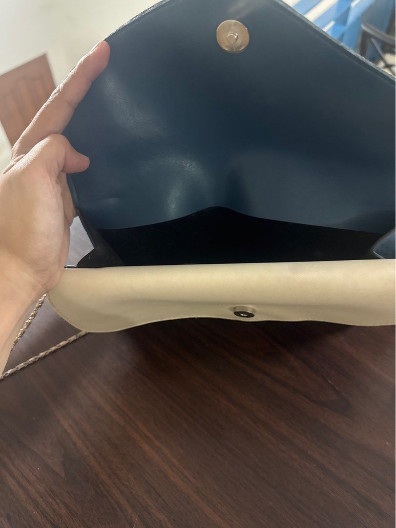 Shoulder Bag with chain strap (Category: Shoulder Bags) located in Balanga. Submitted by psyche1221 (Listing ID 1363386493, Image 3). Description: Bought in Hongkong but never used..