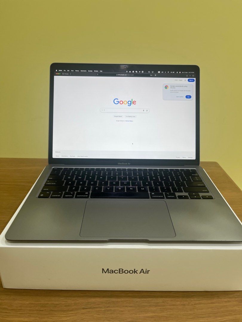 MacBook Air M1 2022 - 13" SSD 256 Go, RAM 8 Go, Argenté (occasion)