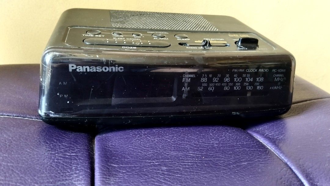 TRANSISTOR RADIO- PANASONIC (Category: Portable Music Players) located in Marikina City. Submitted by morningsunrays (Listing ID 1363362813, Image 1). Description: Used electric transistor radio FM/AM are in good signal. LCD not functioning Video are available upon request. Please see last picture..battery compartment no cover. MOP .....GCASH THEU LALAMOVE/JRS.