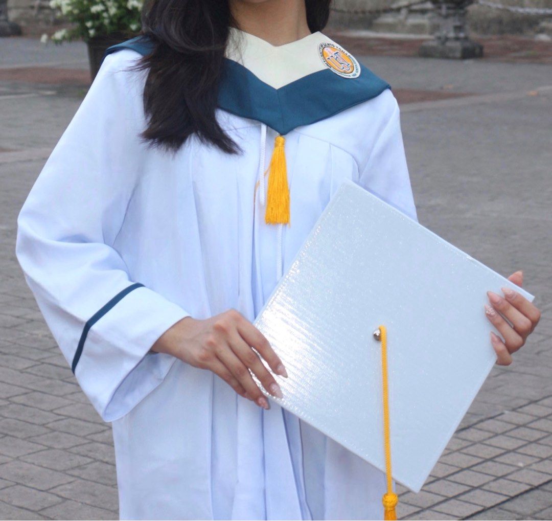 UST SHS TOGA FOR RENT (Category: Others Tops) located in Manila. Submitted by abuyforyou (Listing ID 1363371462, Image 2). Description: Complete set with graduation cap ₱1000 deposit (refundable upon return of the toga). Meet-up at UST or delivery via Grab/Lalamove..