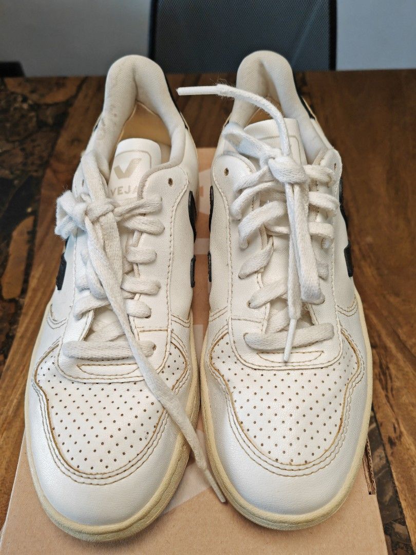 Veja Campo Chrome free Leather (Category: Sneakers) located in Mandaluyong City. Submitted by brianallan (Listing ID 1363398195, Image 3). Description: Authentic Veja Leather Trainer Lightly Used. Women's Size 7 US.