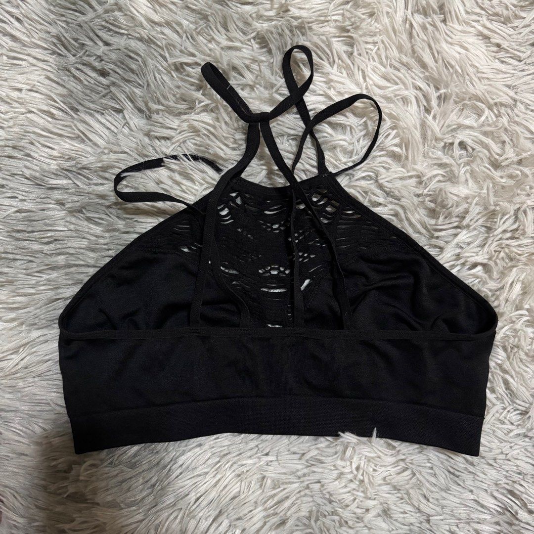 Victoria’s Secret Bralette (Category: Undergarments & Loungewear) located in Quezon City. Submitted by loveroux (Listing ID 1363452908, Image 2). Description: Lightly used. Not padded..