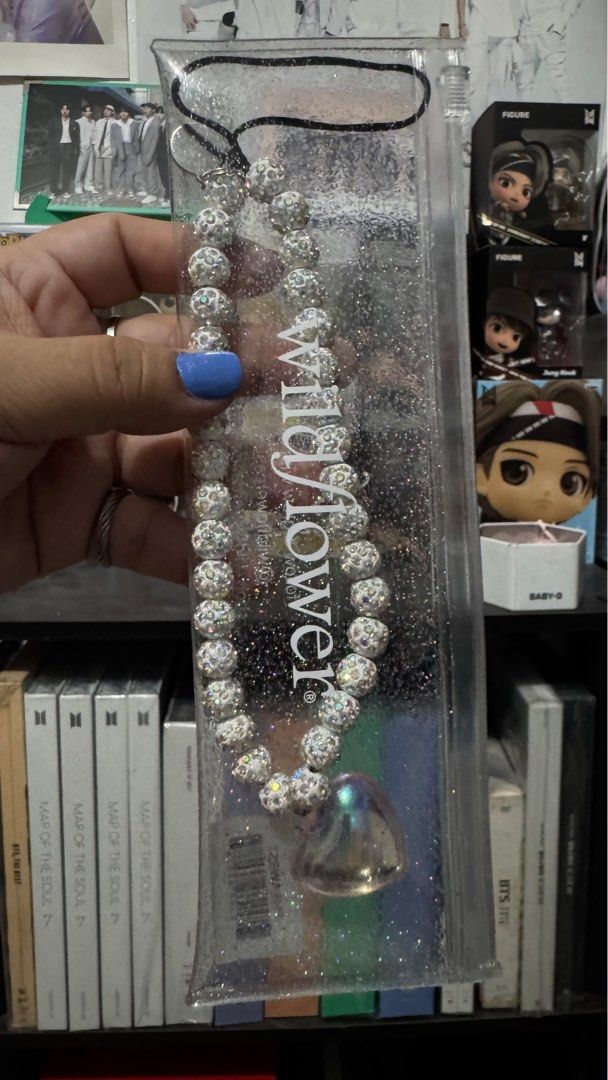Wildflower phone charm (Category: Mounts & Holders) located in Manila. Submitted by taekook03 (Listing ID 1363475135, Image 1). Description: .