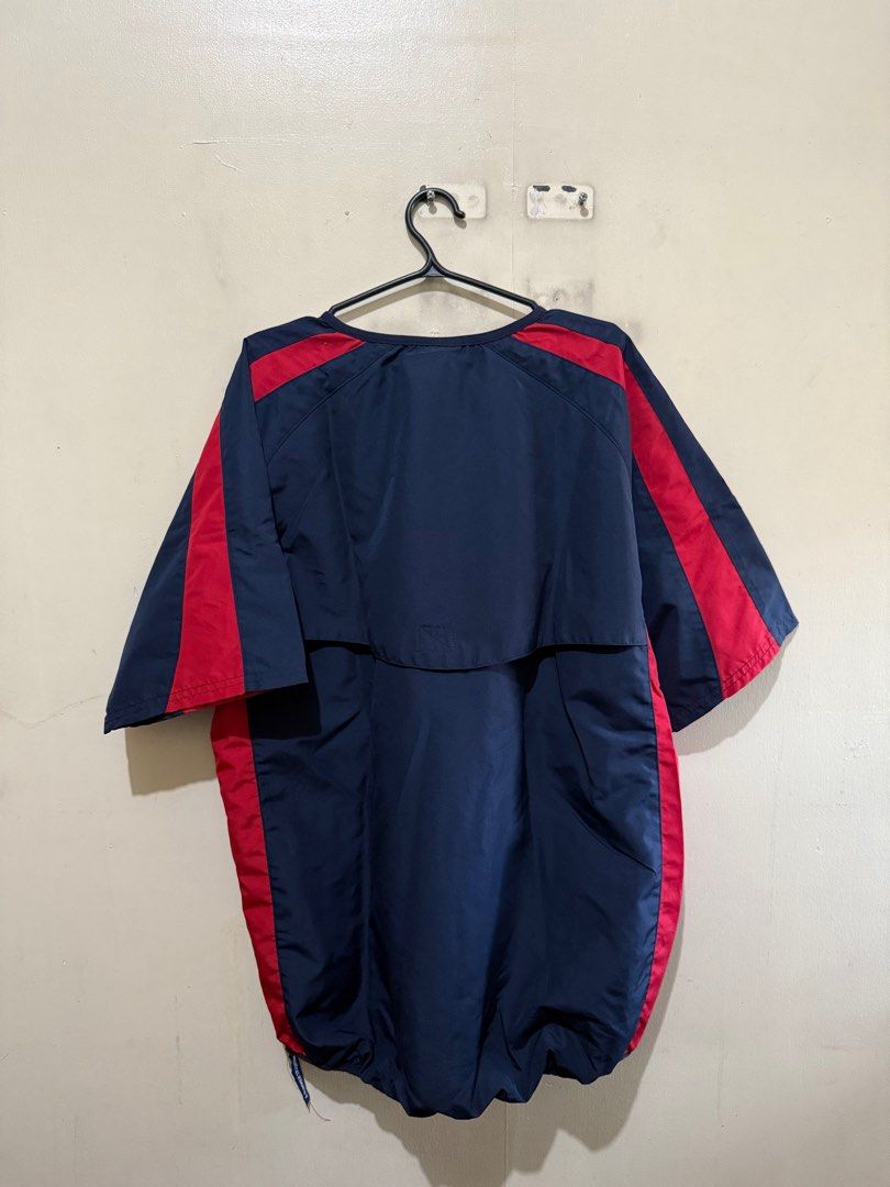 Windbreaker Shirt (Category: Activewear) located in Mandaluyong City. Submitted by rainieldc (Listing ID 1363353444, Image 3). Description: .