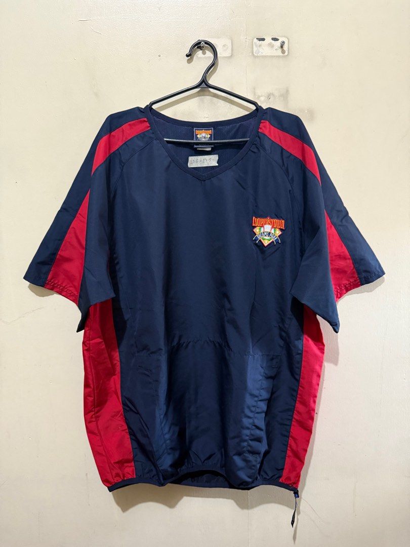 Windbreaker Shirt (Category: Activewear) located in Mandaluyong City. Submitted by rainieldc (Listing ID 1363353444, Image 1). Description: .