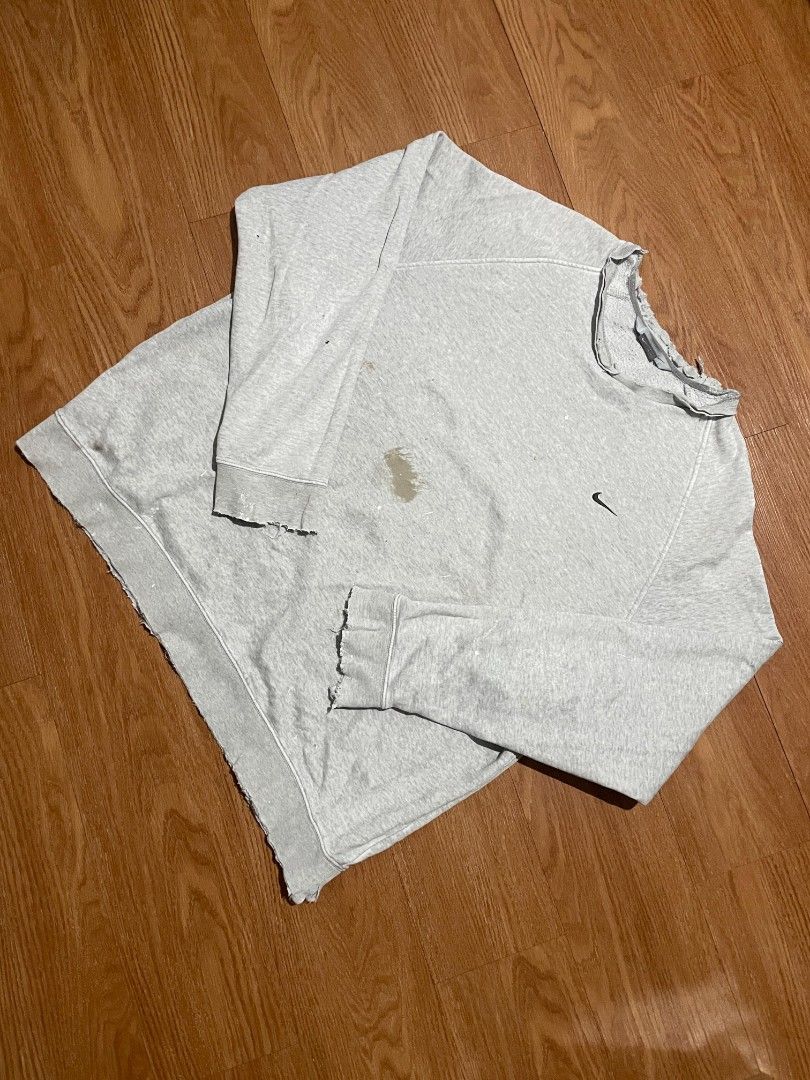 Y2k Distresed Nike Crewneck (Category: Coats, Jackets and Outerwear) located in Taytay. Submitted by sunflower_20 (Listing ID 1363513978, Image 1). Description: Y2k Distresed Nike Crewneck Xxl 25x28 Distressed Nego obo.