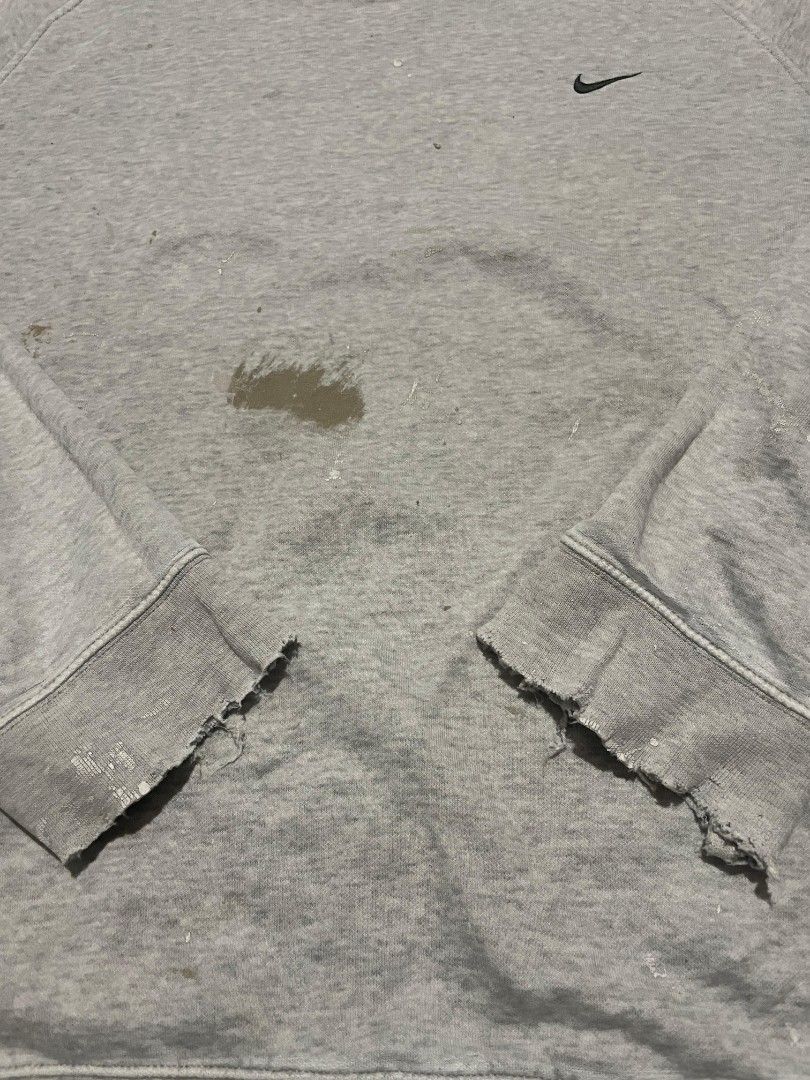 Y2k Distresed Nike Crewneck (Category: Coats, Jackets and Outerwear) located in Taytay. Submitted by sunflower_20 (Listing ID 1363513978, Image 3). Description: Y2k Distresed Nike Crewneck Xxl 25x28 Distressed Nego obo.