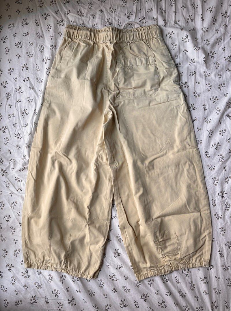 [zara] khaki cropped barrel pants (Category: Other Bottoms) located in Pasig City. Submitted by sumiyucky (Listing ID 1363414595, Image 2). Description: .