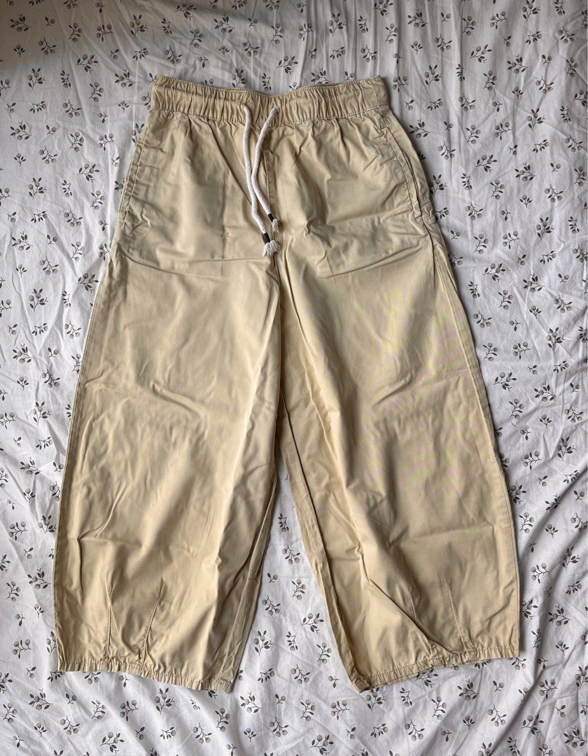 [zara] khaki cropped barrel pants (Category: Other Bottoms) located in Pasig City. Submitted by sumiyucky (Listing ID 1363414595, Image 1). Description: .