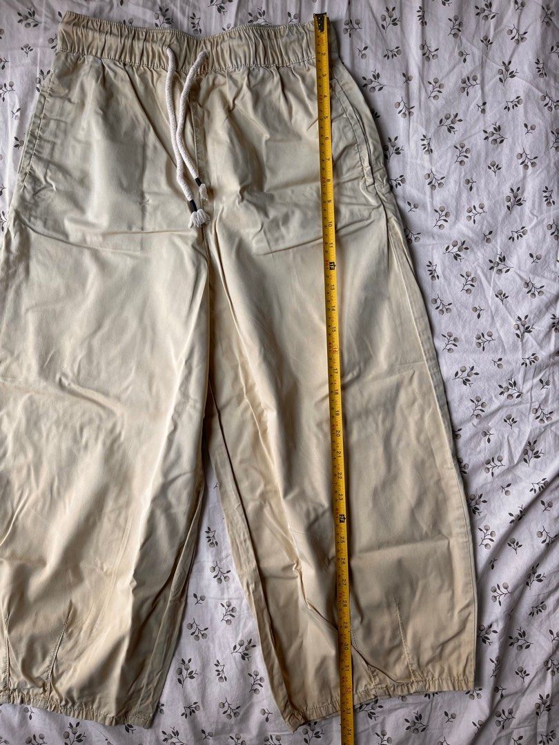 [zara] khaki cropped barrel pants (Category: Other Bottoms) located in Pasig City. Submitted by sumiyucky (Listing ID 1363414595, Image 3). Description: .