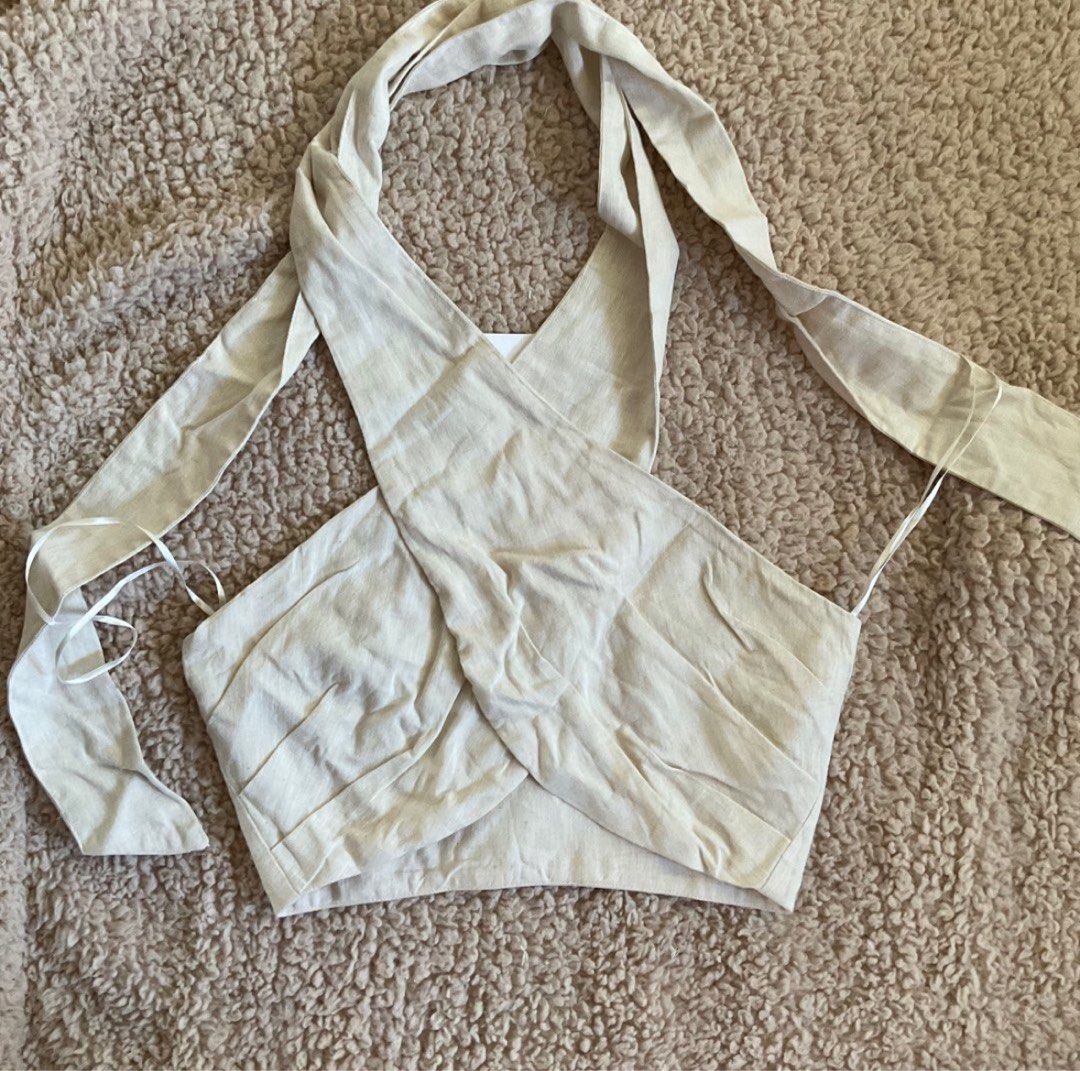 Zara linen blend halter tie top (Category: Others Tops) located in Makati City. Submitted by reesebal (Listing ID 1363513034, Image 2). Description: Zara linen blend halter tie top Can fit xs-large because it’s a tie top .