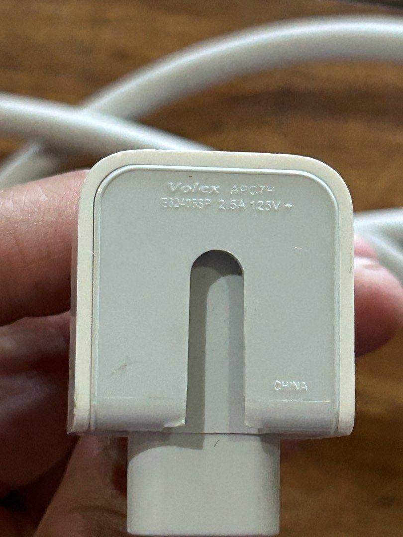 Apple Charger Extension for Magsafe (Category: Chargers) located in Manila. Submitted by forgottenfinds (Listing ID 1363555524, Image 2). Description: .