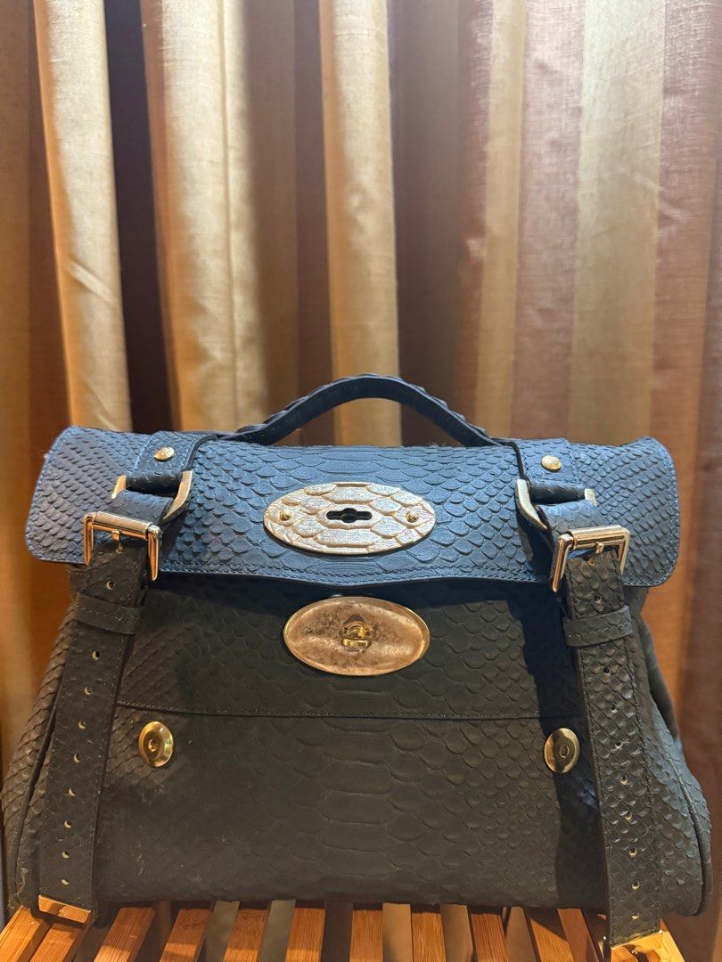 Authentic Mulberry Alexa (Category: Luxury Bags & Wallets) located in Manila. Submitted by hairaen (Listing ID 1363568022, Image 1). Description: Imported from UK .