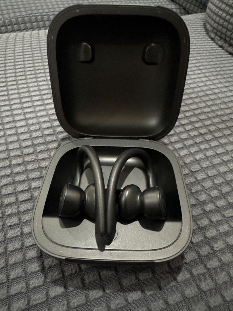 Beats by Dr. Dre Powerbeats Pro (Category: Earphones) located in Pasig City. Submitted by leesgarage (Listing ID 1363581842, Image 2). Description: Beats by Dr. Dre Powerbeats Pro Wireless Earphones Color Black Complete box No issues RFS: Upgrading to .