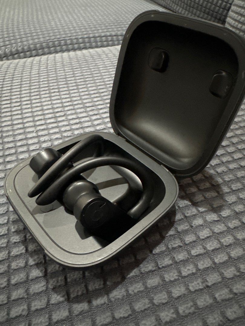 Beats by Dr. Dre Powerbeats Pro (Category: Earphones) located in Pasig City. Submitted by leesgarage (Listing ID 1363581842, Image 3). Description: Beats by Dr. Dre Powerbeats Pro Wireless Earphones Color Black Complete box No issues RFS: Upgrading to .