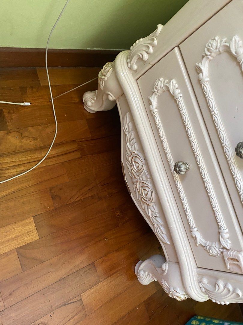 Bed side table (Category: Other Home Furniture) located in Singapore. Submitted by syyrup (Listing ID 1363562792, Image 2). Description: Bed side table nice and good condition .