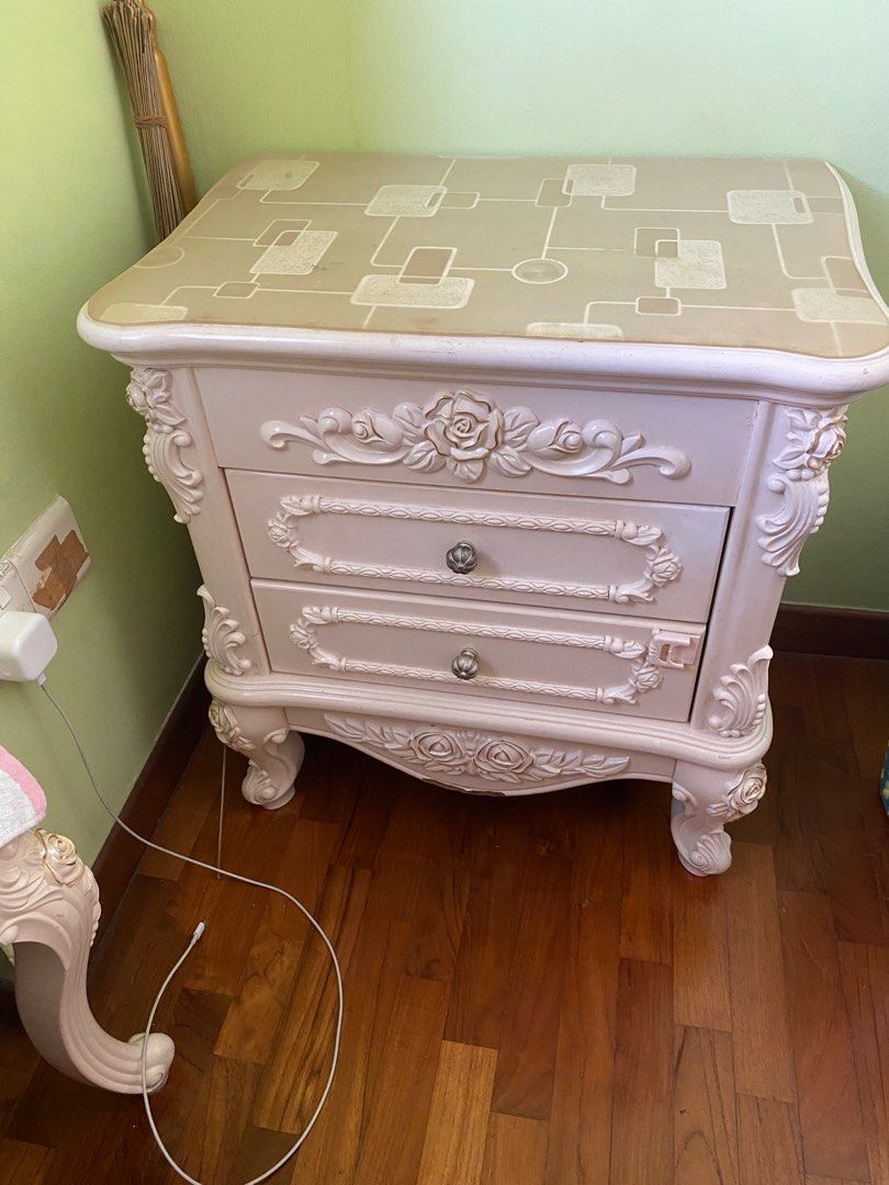 Bed side table (Category: Other Home Furniture) located in Singapore. Submitted by syyrup (Listing ID 1363562792, Image 1). Description: Bed side table nice and good condition .
