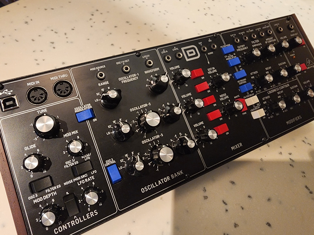 Behringer Model D Analog Synthesizer - Moog clone, Hobbies & Toys ...