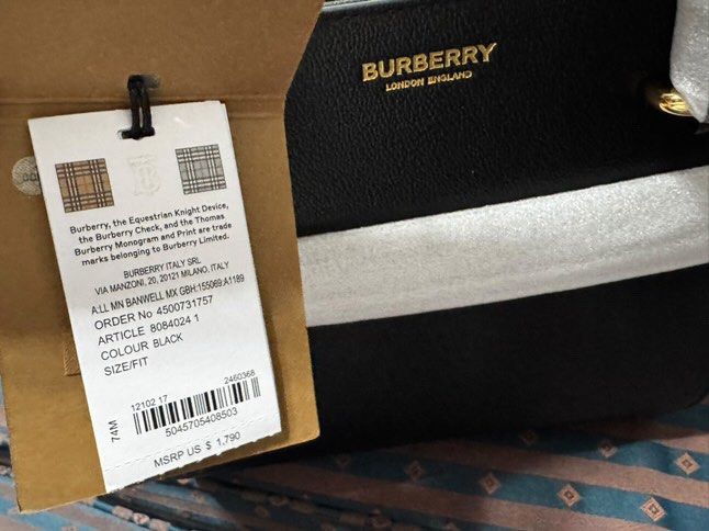 BURBERRY BANWELL TOTE BAG (Category: Luxury Bags & Wallets) located in Pasig City. Submitted by luiseeee (Listing ID 1363648388, Image 3). Description: BRAND NEW BURBERRY BAG - bought in US - Never been used - comes with dust bag and paper bag - PRICE IS NEGOTIABLE PM ME.