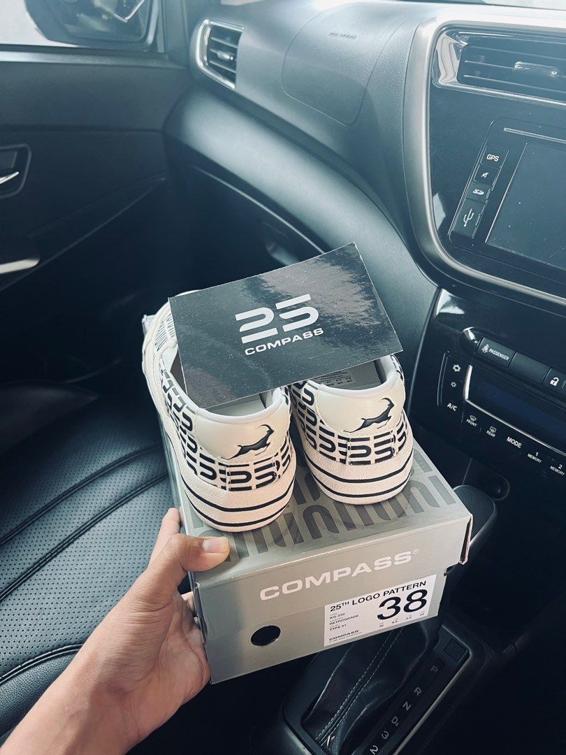 COMPASS (Category: Sneakers) located in Jerteh. Submitted by aimnnjmipreloved (Listing ID 1363622338, Image 3). Description: uk 5.5 25cm.