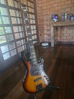 Cort Headless Bass