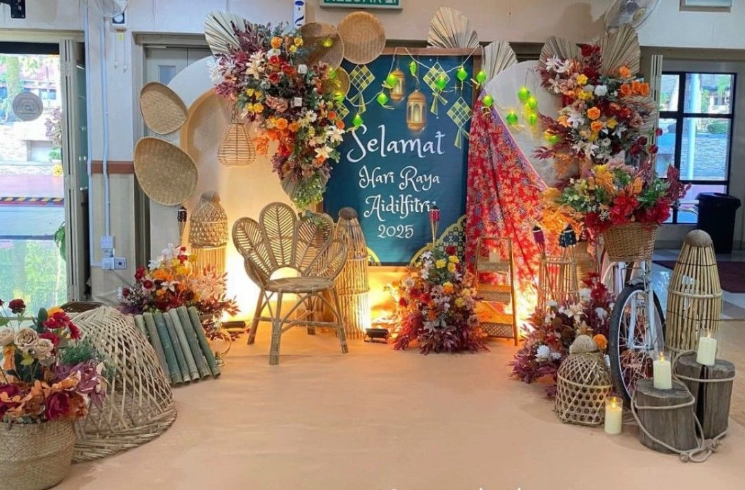 Deco photobooth raya open house vintage setup, Hobbies & Toys ...
