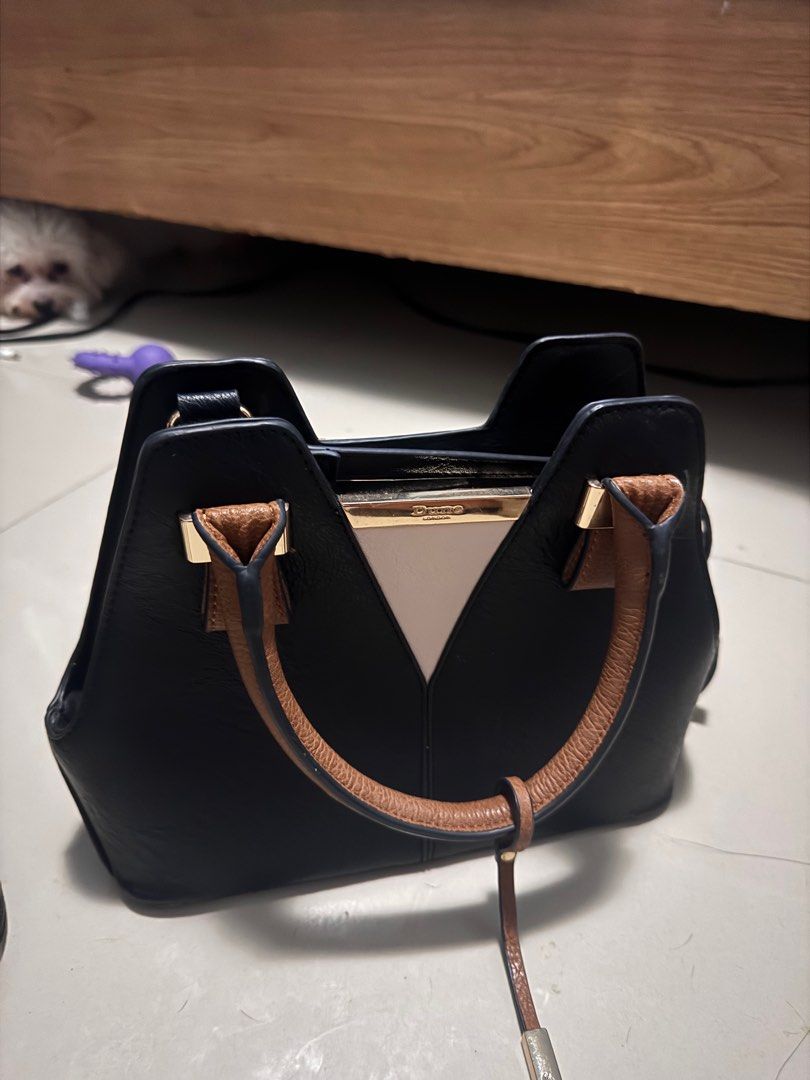 Dune London black bag (Category: Luxury Bags & Wallets) located in Taguig. Submitted by nikki.mnl (Listing ID 1363634479, Image 2). Description: .