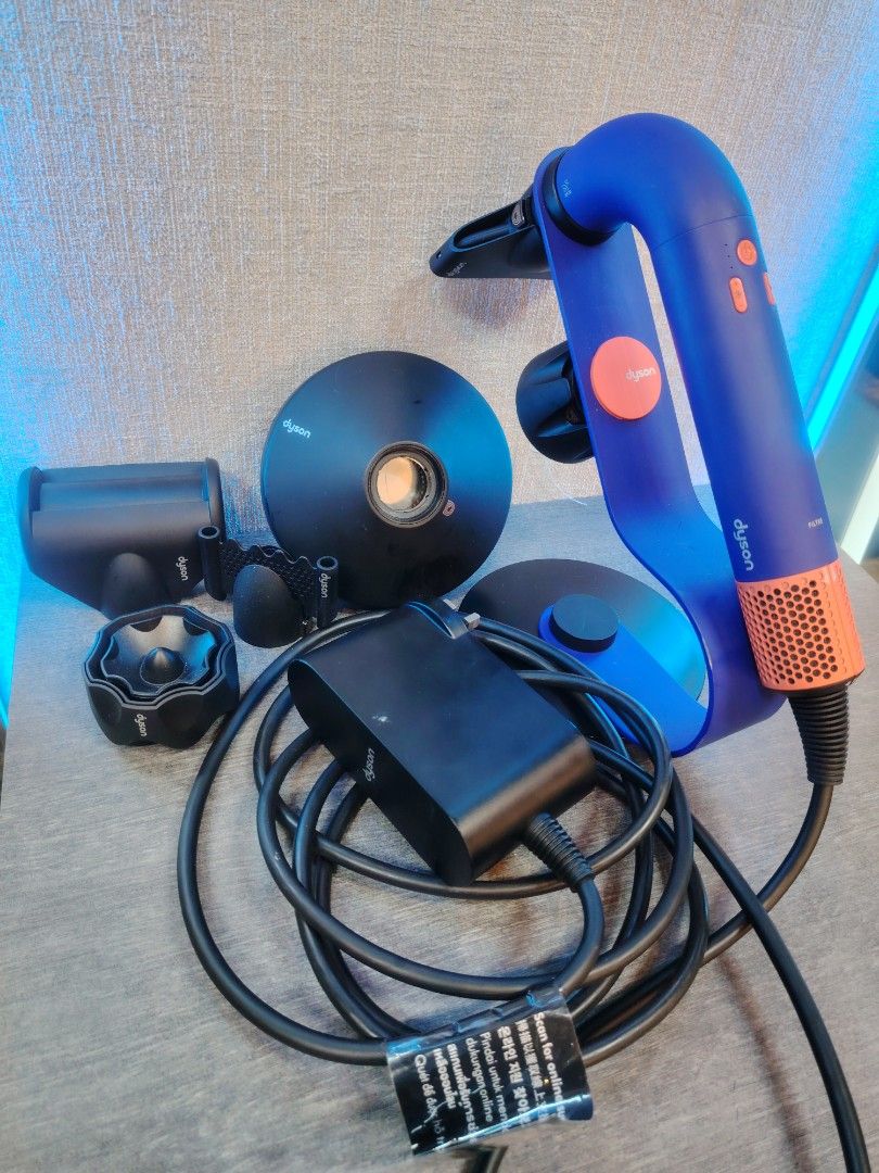 dyson (Category: Announcements) located in Singapore. Submitted by gooddaybluesky (Listing ID 1363644263, Image 2). Description: The Latest Salon dyson Hair Dryer. dyson最新款沙龙吹风机 A brand new set!.