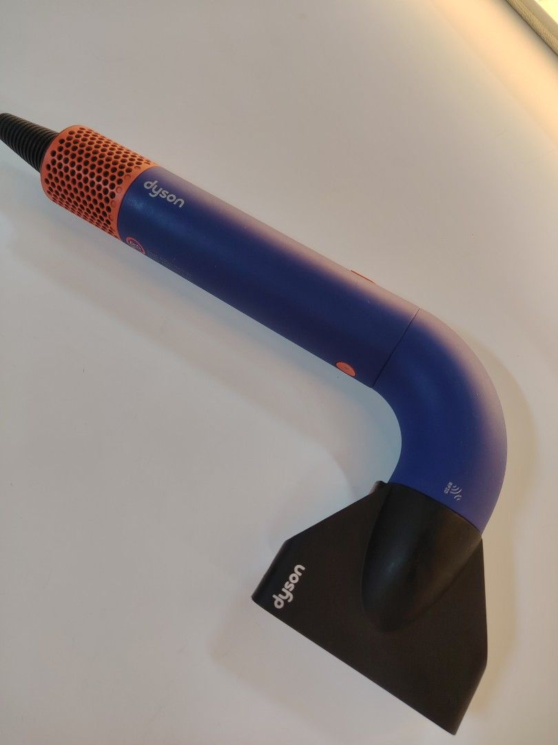 dyson (Category: Announcements) located in Singapore. Submitted by gooddaybluesky (Listing ID 1363644263, Image 3). Description: The Latest Salon dyson Hair Dryer. dyson最新款沙龙吹风机 A brand new set!.