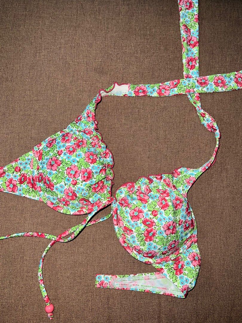 floral bikini top (Category: Bikinis & Swimsuits) located in Silang. Submitted by sh0pahol1c (Listing ID 1363676803, Image 2). Description: in a very good condition.